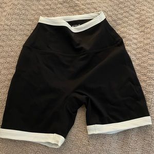 Set active contrast shorts